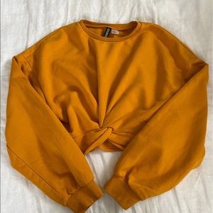 Cropped crewneck!